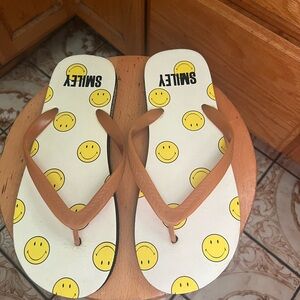 Men Smiley flip flops